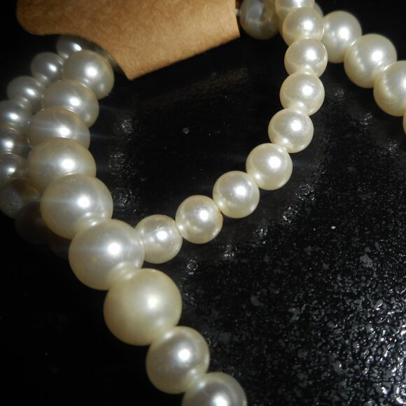 LittLE GIRL'S PEARL NECKLACE AND BRACELET SET, MATCHING NECKLACE & BRACELET - Picture 3 of 4